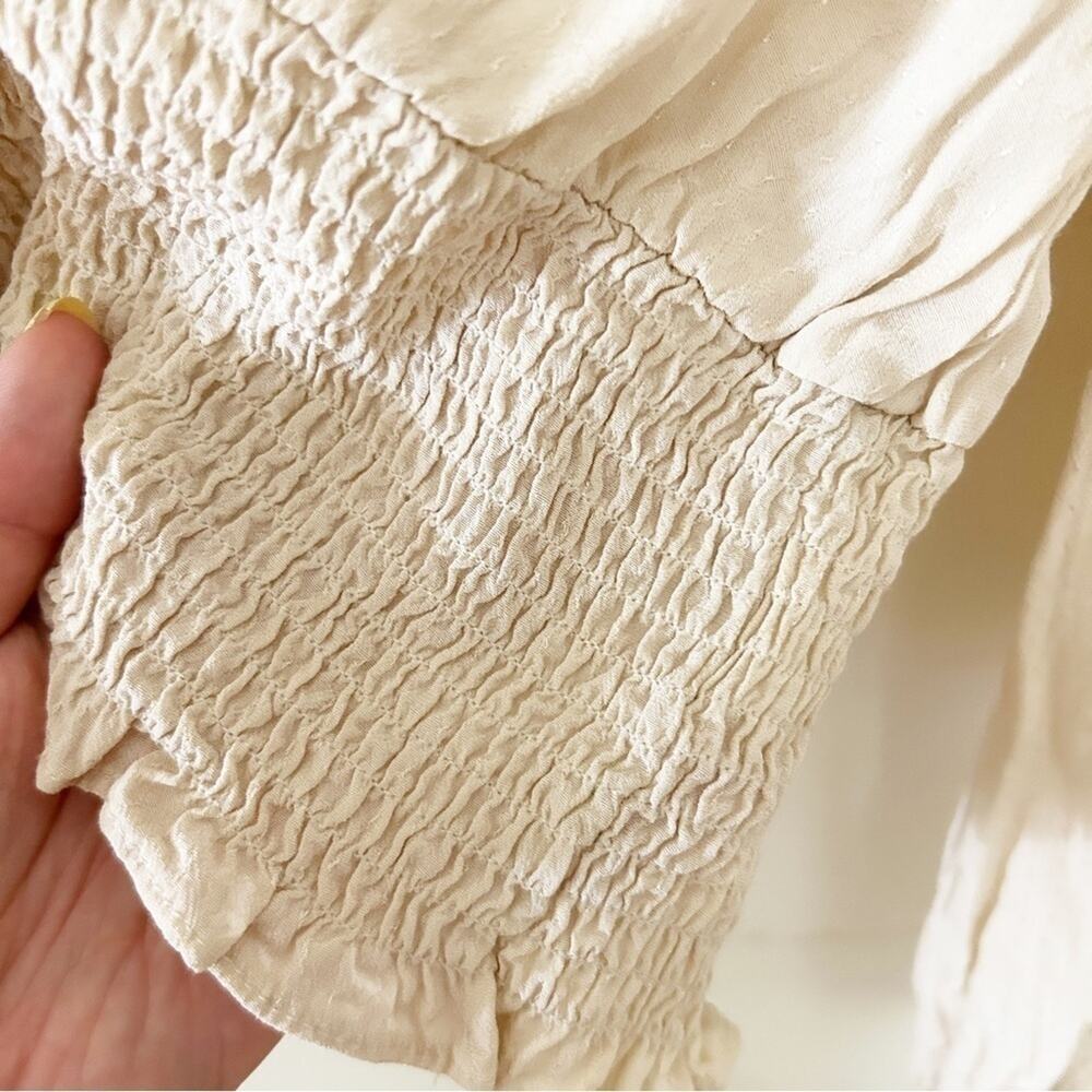 UO Urban Outfitters Cream Long Sleeve Smocked Waist Cropped Top Blouse Size M - Picture 2 of 6